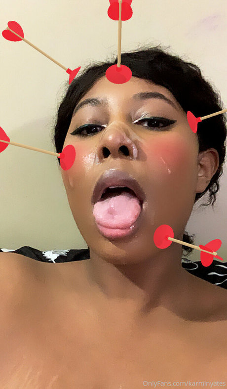 Naakte gelekte OnlyFans-foto van Karminyates