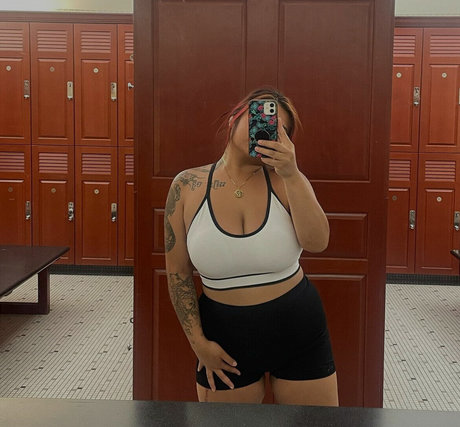 Naakte gelekte OnlyFans-foto van Cat Nhem