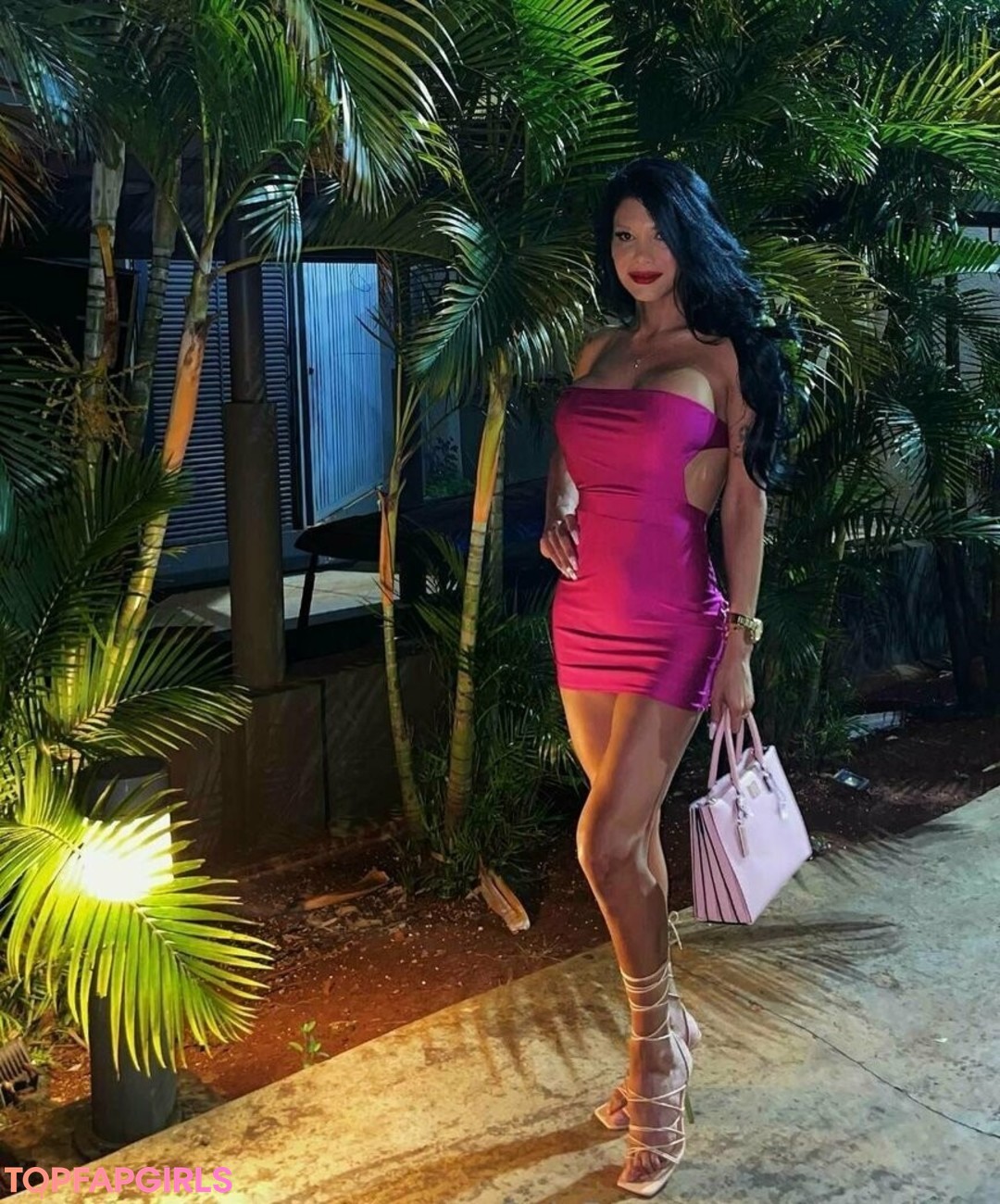 Naakte gelekte OnlyFans-foto van Yoursofiats #6 Naakte gelekte OnlyFans-foto van Yoursofiats #6