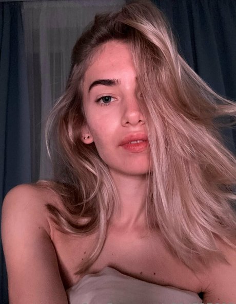 Naakte gelekte OnlyFans-foto van Elisaholt