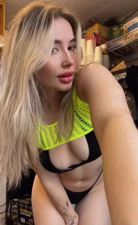 Naakte gelekte OnlyFans-foto van Baristades