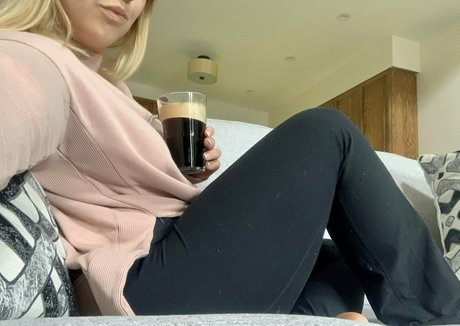Naakte gelekte OnlyFans-foto van Yournurseamber
