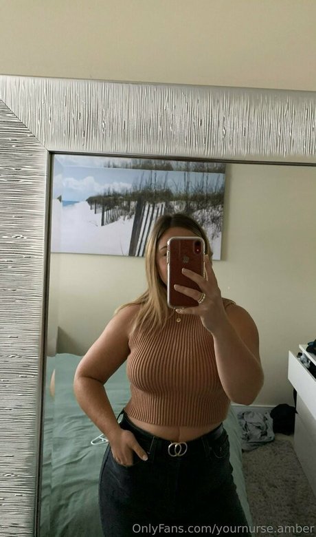 Naakte gelekte OnlyFans-foto van Yournurseamber