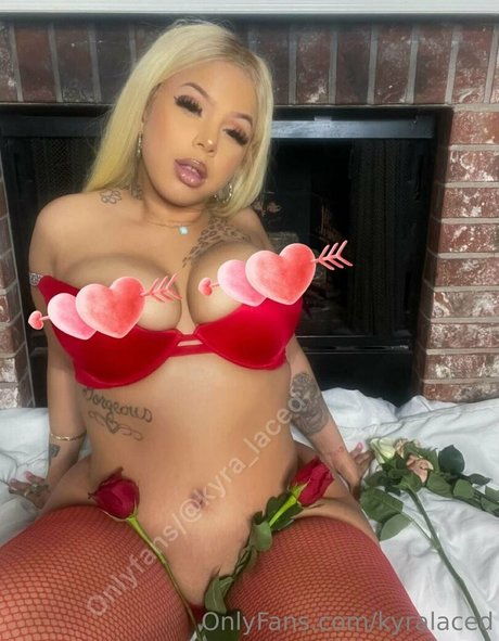 Naakte gelekte OnlyFans-foto van Kyralaced