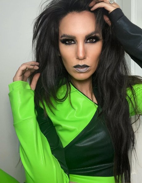Naakte gelekte OnlyFans-foto van Christy Carlson Romano