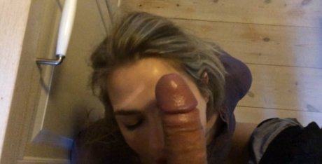 Naakte gelekte OnlyFans-foto van Laura Bach