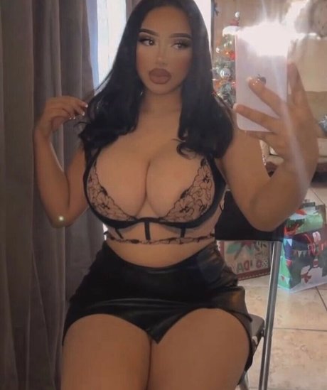 Naakte gelekte OnlyFans-foto van Eunice Garcia