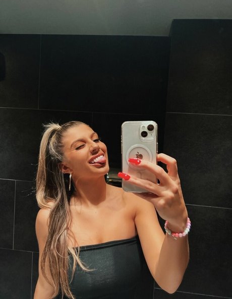 Naakte gelekte OnlyFans-foto van Jordan Lewis