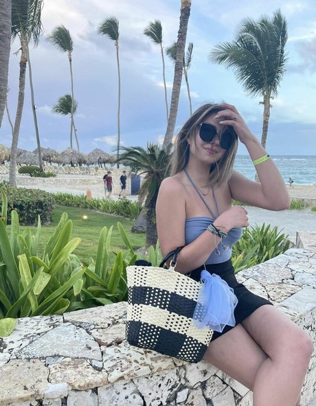 Naakte gelekte OnlyFans-foto van Elena Lukin