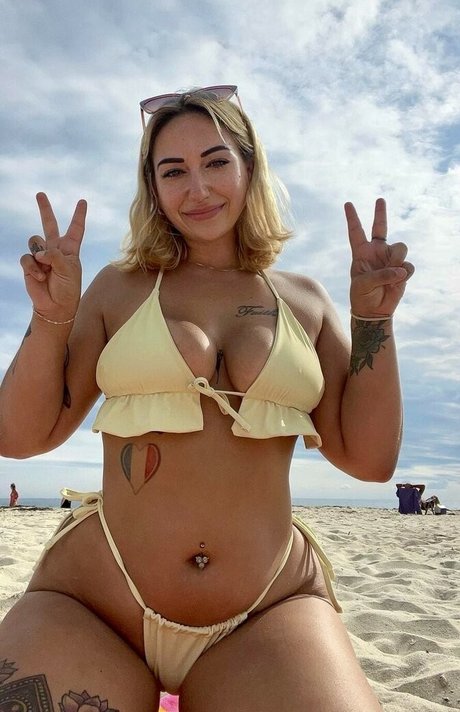 Naakte gelekte OnlyFans-foto van Hannah Helena