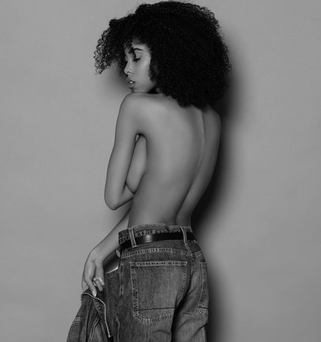 Naakte gelekte OnlyFans-foto van Kira Imani
