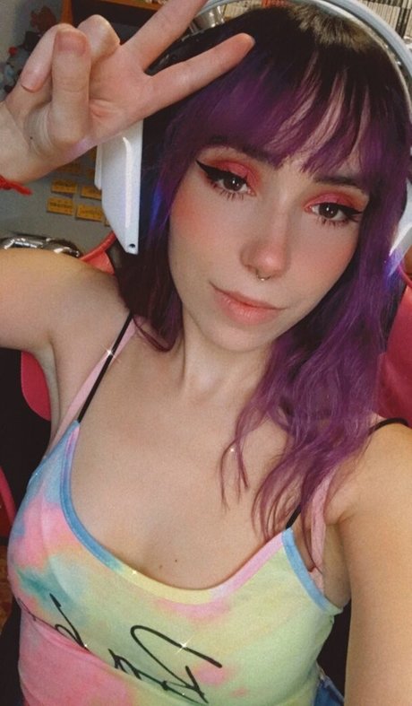 Naakte gelekte OnlyFans-foto van Elyshuri