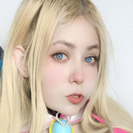 Naakte gelekte OnlyFans-foto van Claudia Coppelia