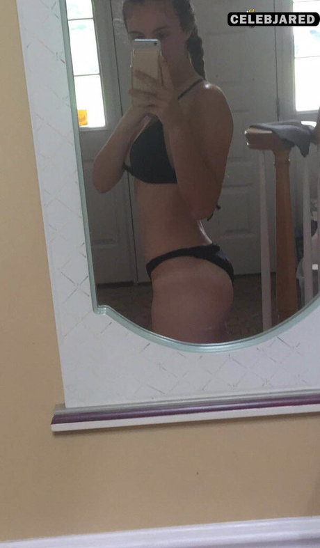 Naakte gelekte OnlyFans-foto van Kate Waltz