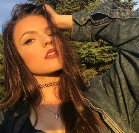 Naakte gelekte OnlyFans-foto van Rhiannon Jena