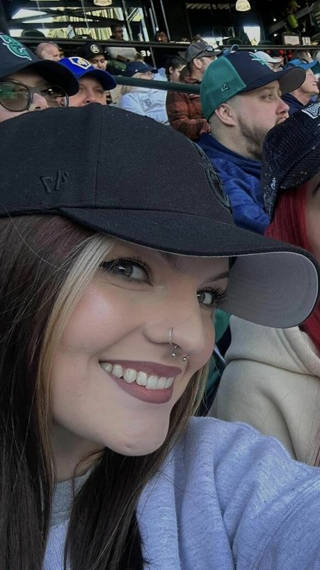 Naakte gelekte OnlyFans-foto van Rhiannon Jena