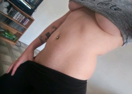 Naakte gelekte OnlyFans-foto van Redravefree