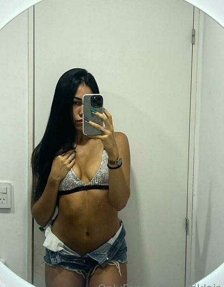 Naakte gelekte OnlyFans-foto van Sofiklair