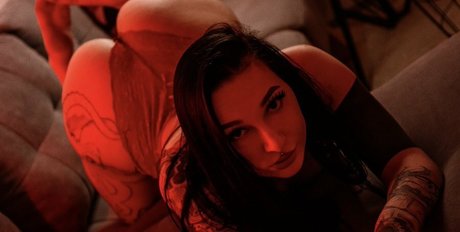 Naakte gelekte OnlyFans-foto van Mia Sayuri