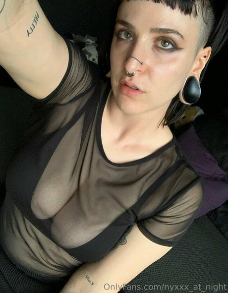 Naakte gelekte OnlyFans-foto van Nyxxxatnight
