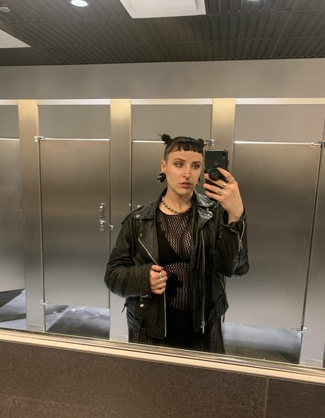 Naakte gelekte OnlyFans-foto van Nyxxxatnight