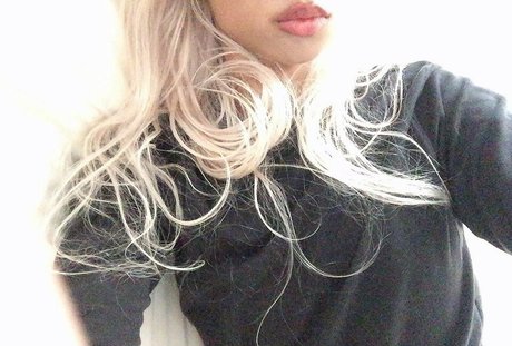 Naakte gelekte OnlyFans-foto van Tamakeri