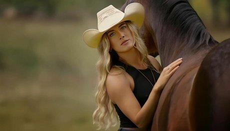 Naakte gelekte OnlyFans-foto van Lexi Tucker