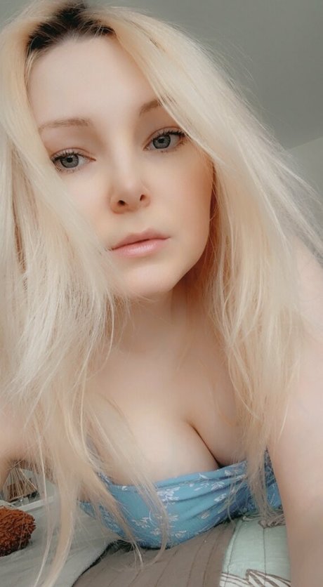 Naakte gelekte OnlyFans-foto van Cutieblonde18