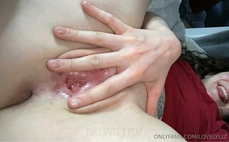 Naakte gelekte OnlyFans-foto van Lovelylizfree