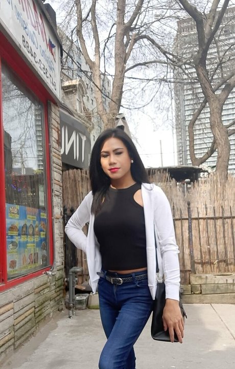 Naakte gelekte OnlyFans-foto van Ayavonlee