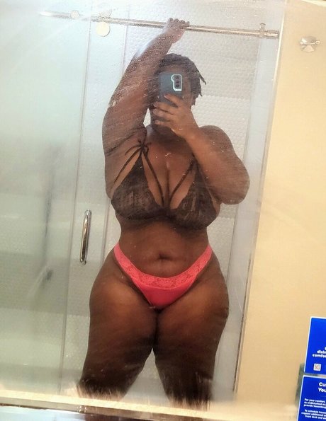 Naakte gelekte OnlyFans-foto van Marvelouslythiq