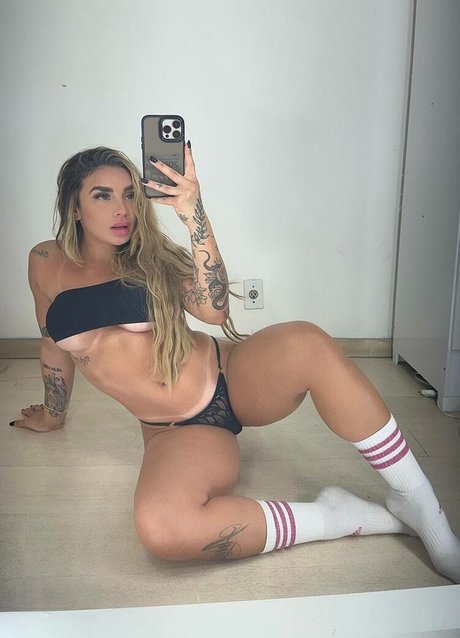 Naakte gelekte OnlyFans-foto van Gabriela Viana