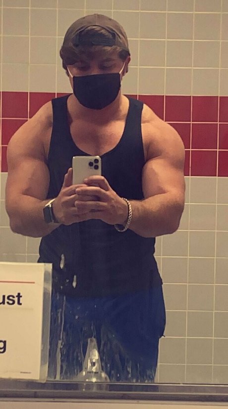 Naakte gelekte OnlyFans-foto van Jamietylerflex