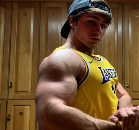 Naakte gelekte OnlyFans-foto van Jamietylerflex