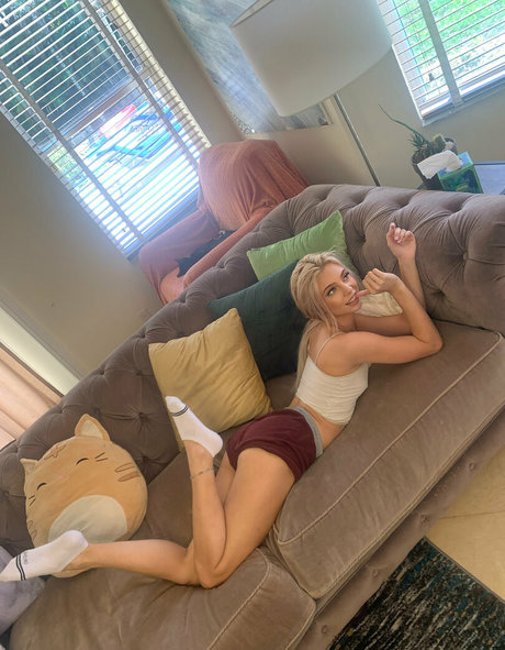 Naakte gelekte OnlyFans-foto van Josie Lynn