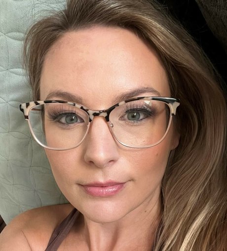 Naakte gelekte OnlyFans-foto van Thaternurse