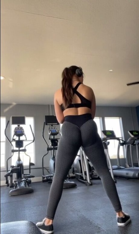 Naakte gelekte OnlyFans-foto van Teddybearosito