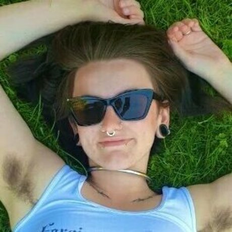 Naakte gelekte OnlyFans-foto van Gothiccutiepie