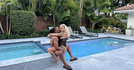 Naakte gelekte OnlyFans-foto van Ebunnz
