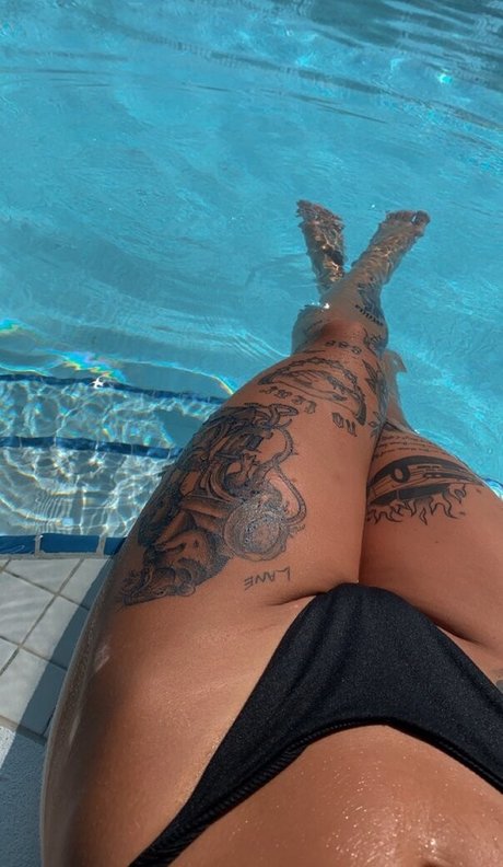 Naakte gelekte OnlyFans-foto van Ryrenee