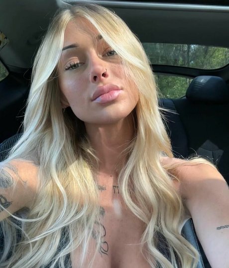 Naakte gelekte OnlyFans-foto van Ryrenee