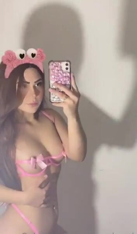 Naakte gelekte OnlyFans-foto van Antoobrook
