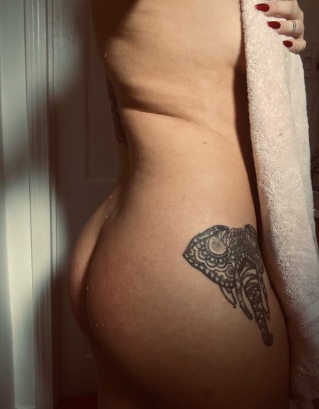Naakte gelekte OnlyFans-foto van Nakedgirloninternet