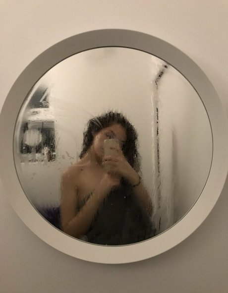 Comelaywithadile