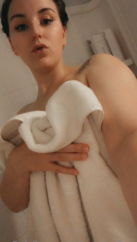 Naakte gelekte OnlyFans-foto van Asmrkayfree