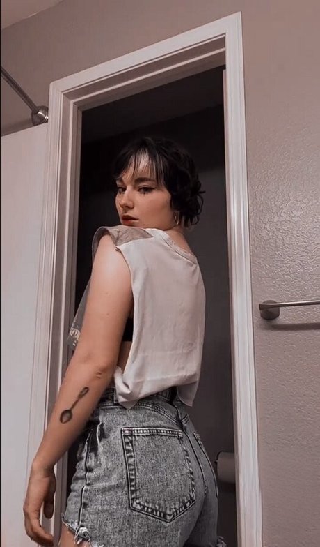 Naakte gelekte OnlyFans-foto van Casey Lee Williams