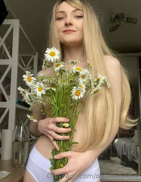 Naakte gelekte OnlyFans-foto van Onlyzoeylove