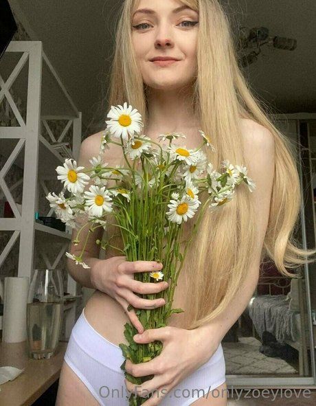 Naakte gelekte OnlyFans-foto van Onlyzoeylove