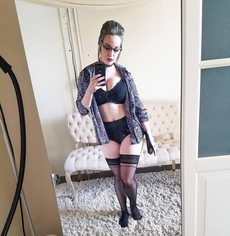 Naakte gelekte OnlyFans-foto van Lisalouwho