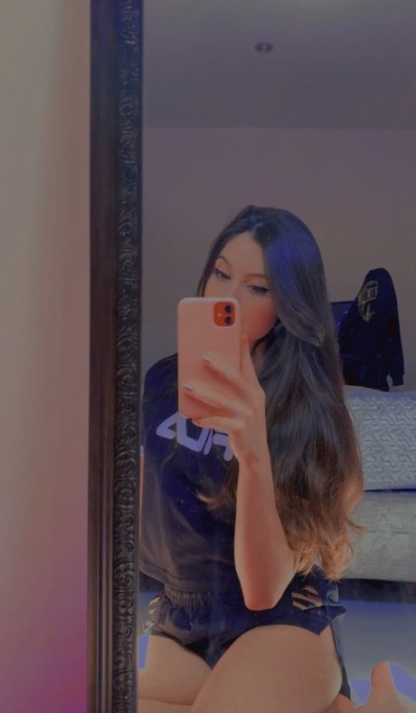 Naakte gelekte OnlyFans-foto van Ingrid Larissa